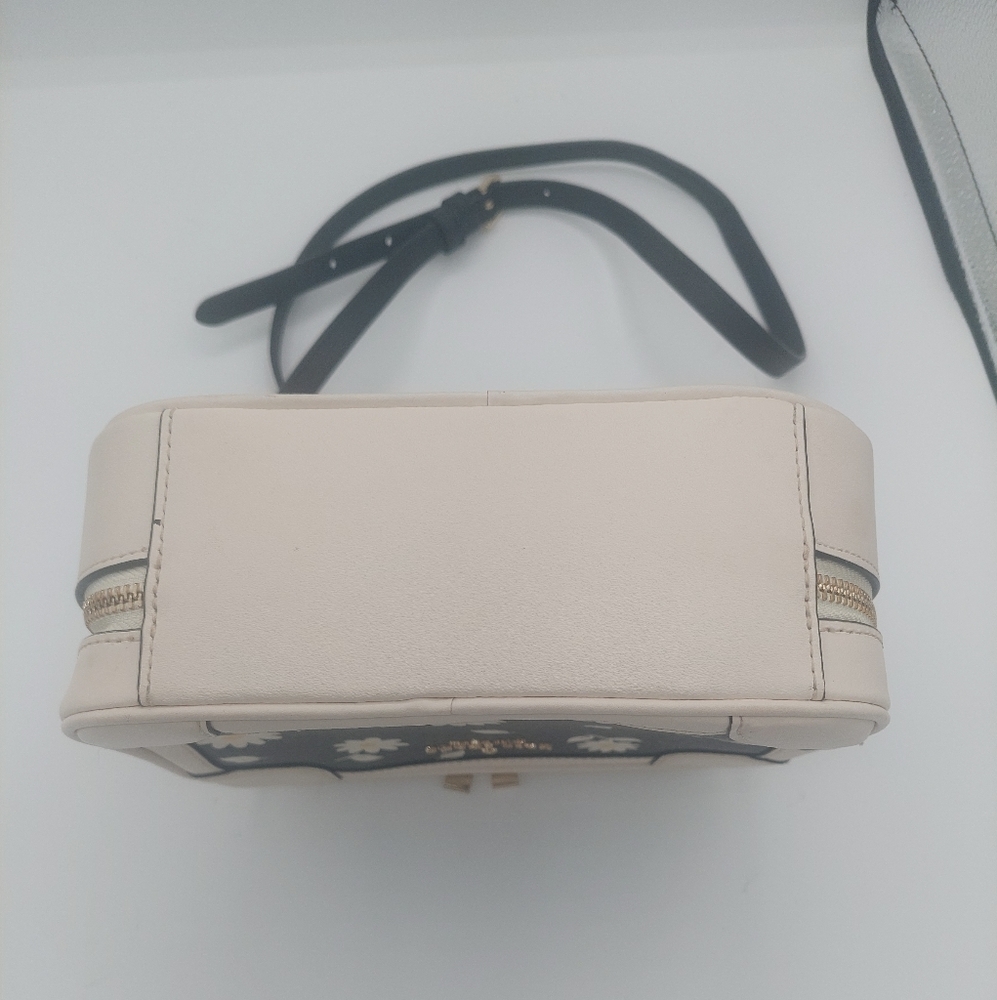 Kate Spade Traveler Trunk Daisy crossbody - Picture 6 of 7